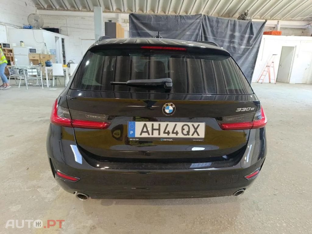 BMW 330 e Touring Corporate Edition Auto