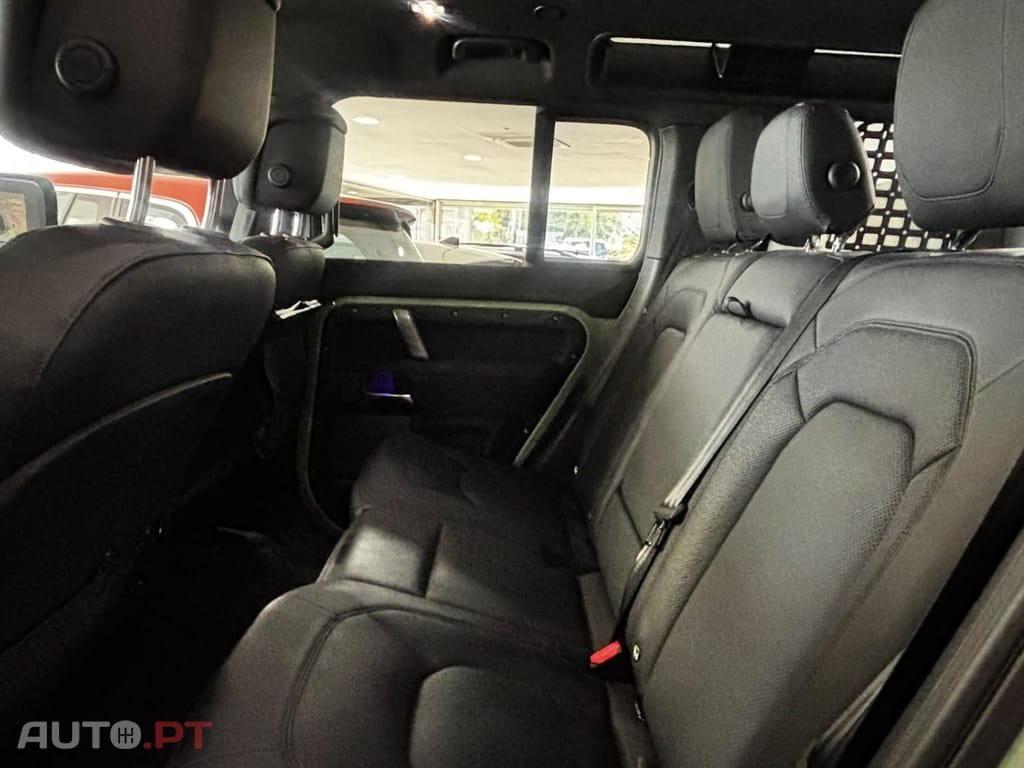 Land Rover Defender 2.0 P300e 110 AWD Trophy Edition Deep Sandglow