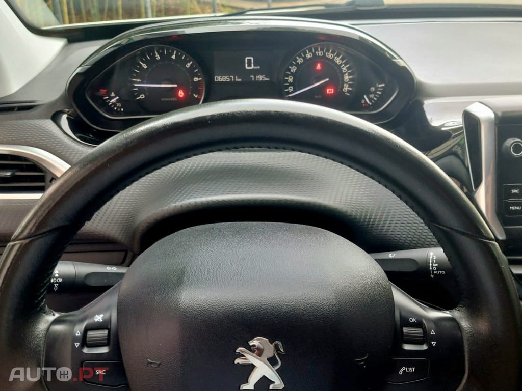 Peugeot 2008 1.2 PureTech Signature