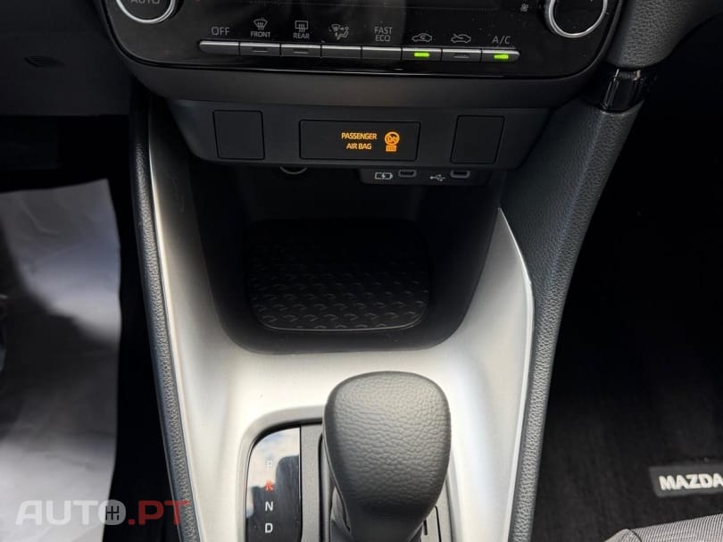 Mazda 2 1.5 L Hybrid VVT-i Centre-Line