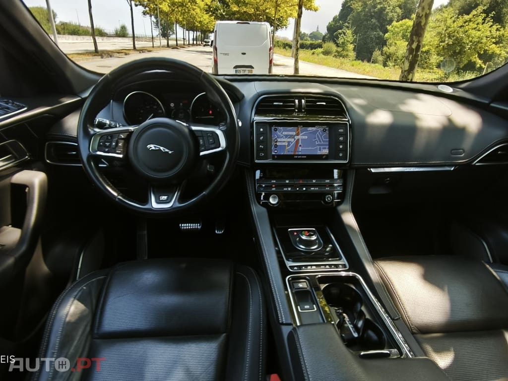 Jaguar F-Pace 2.0 i4D R-Sport Aut.