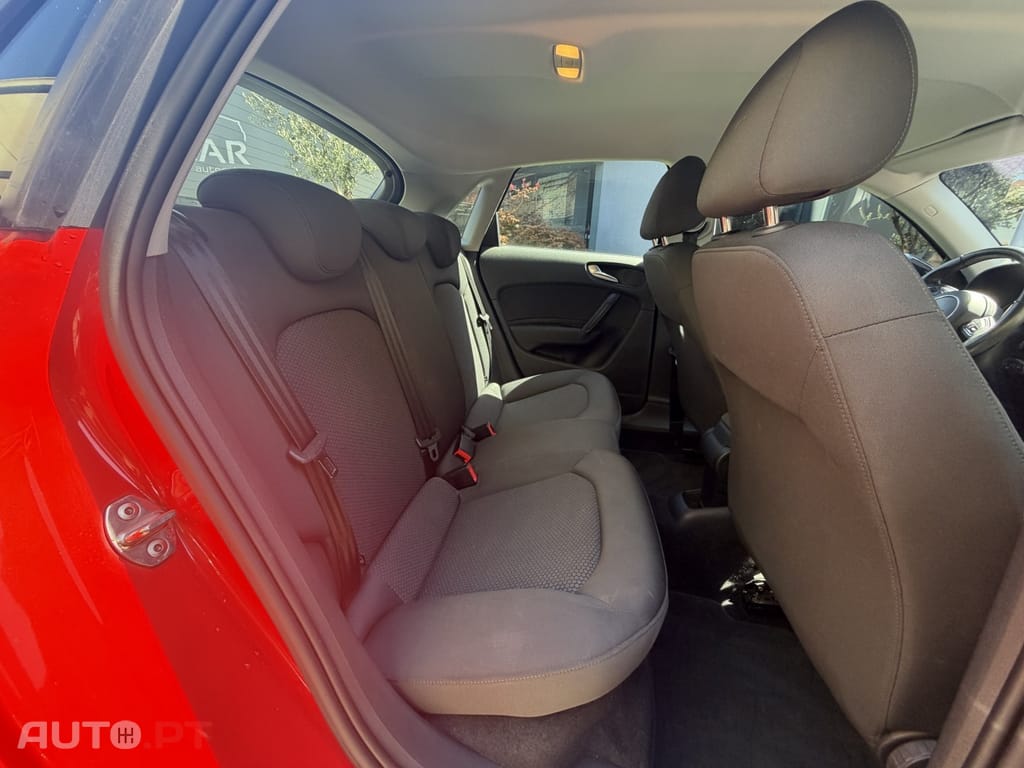 Audi A1 1.6 TDI S-line — fotografia 9