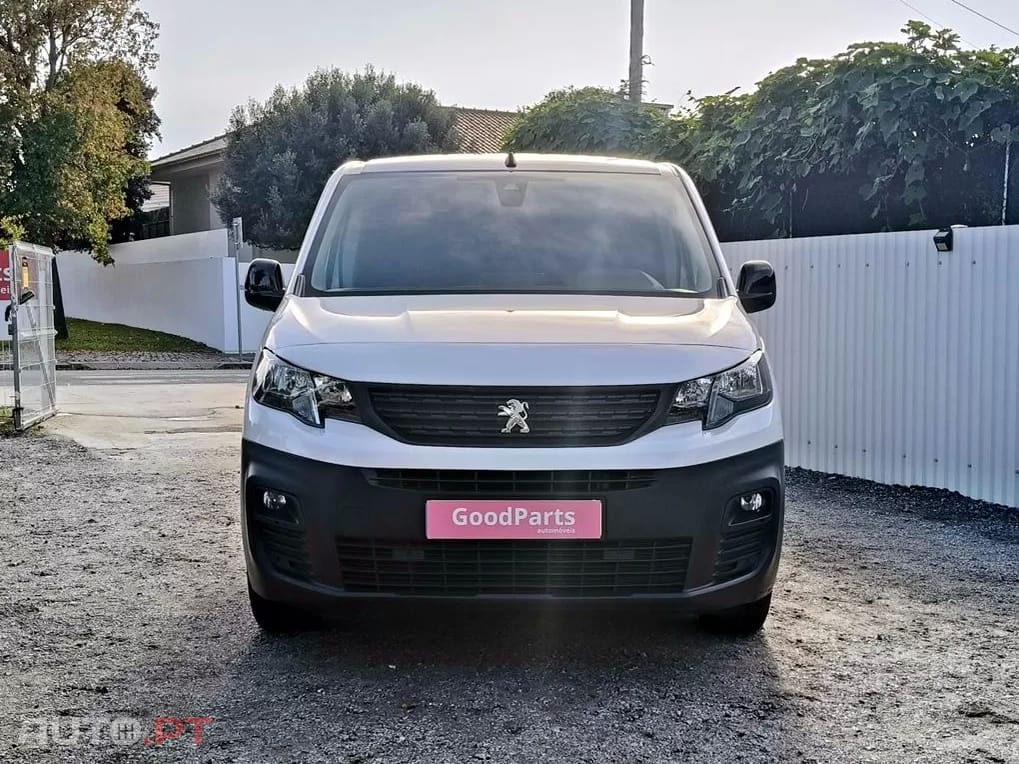 Peugeot Partner 1.2 PRO 110 CV L1H1 -