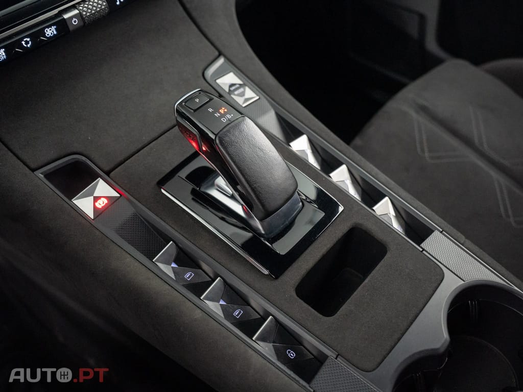 DS DS7 Crossback E-Tense Performance Line EAT8