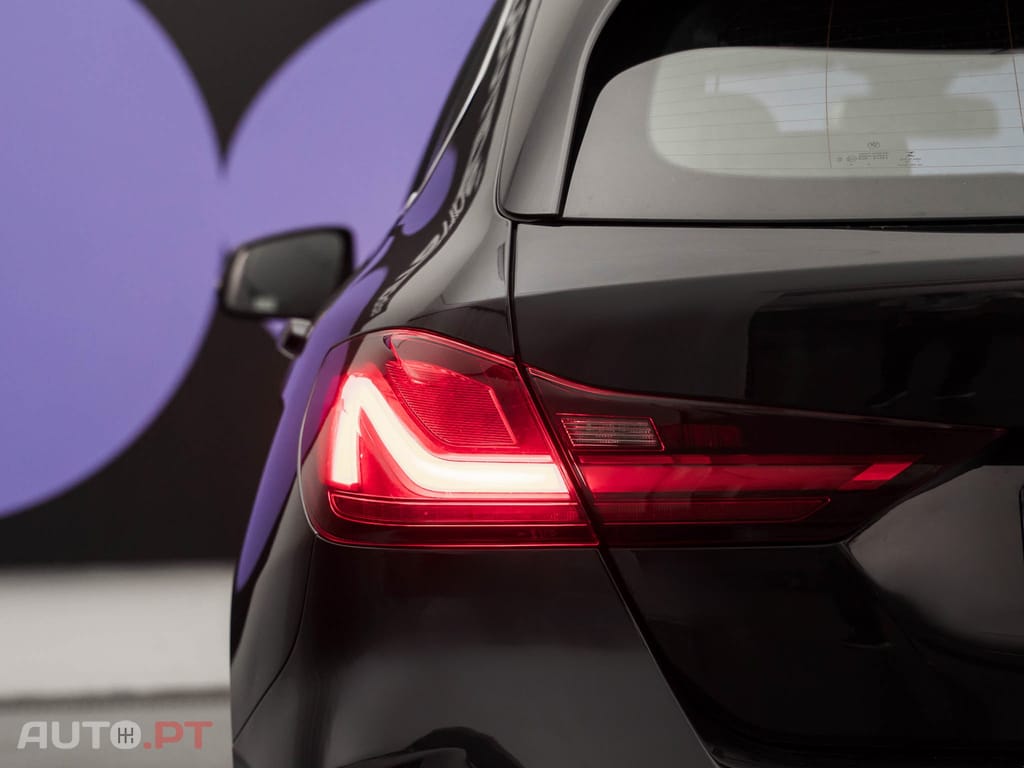 BMW 118 i Pack Desportivo M Auto