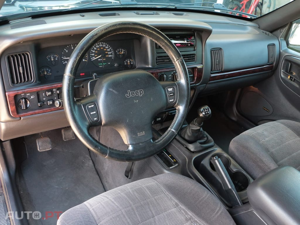 Jeep Grand Cherokee 2.5 TD Official