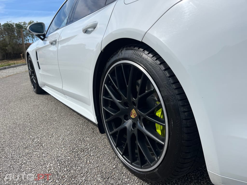 Porsche Panamera 4 E-Hybrid