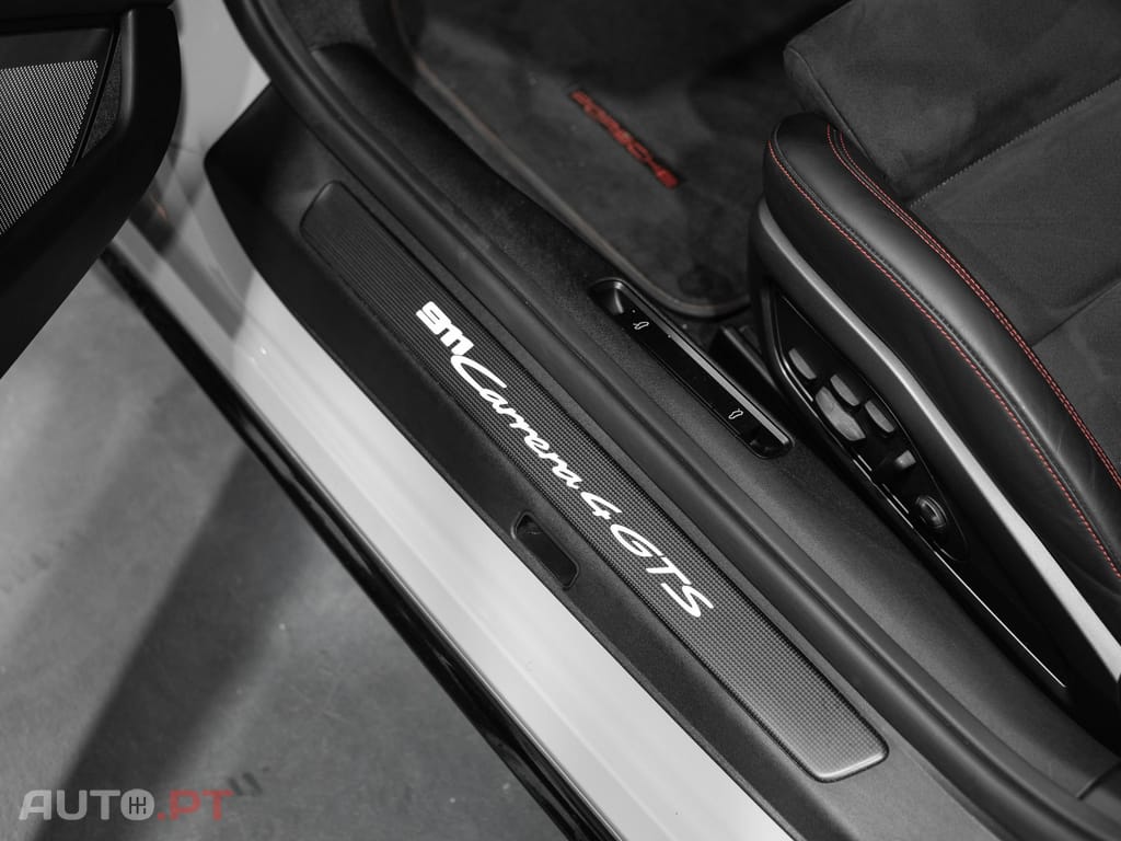 Porsche 992 Carrera 4 GTS PDK