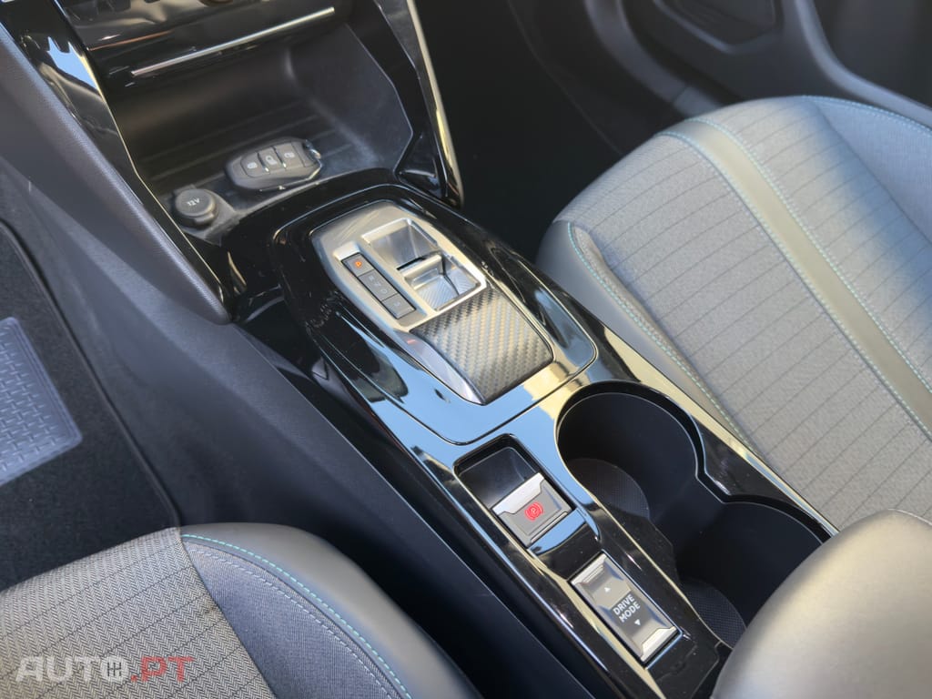 Peugeot 2008 1.5 BlueHDi Allure EAT8