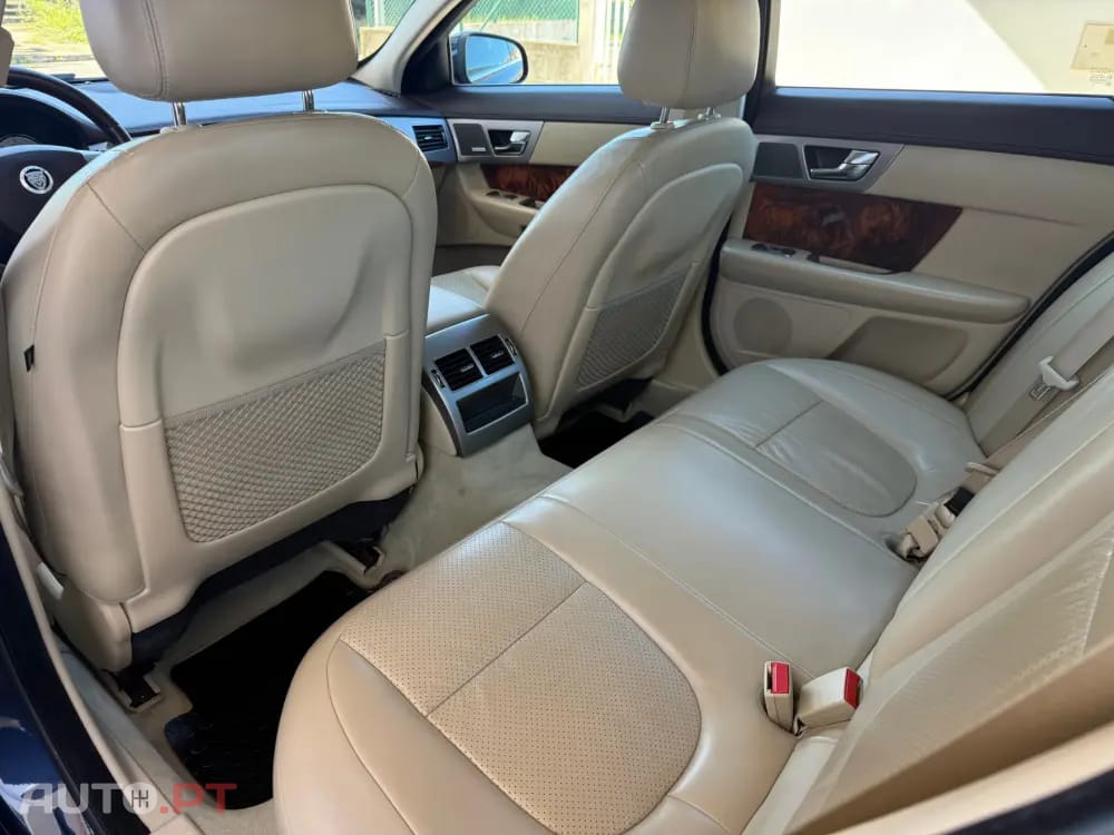 Jaguar XF 2.7 D V6 Luxury