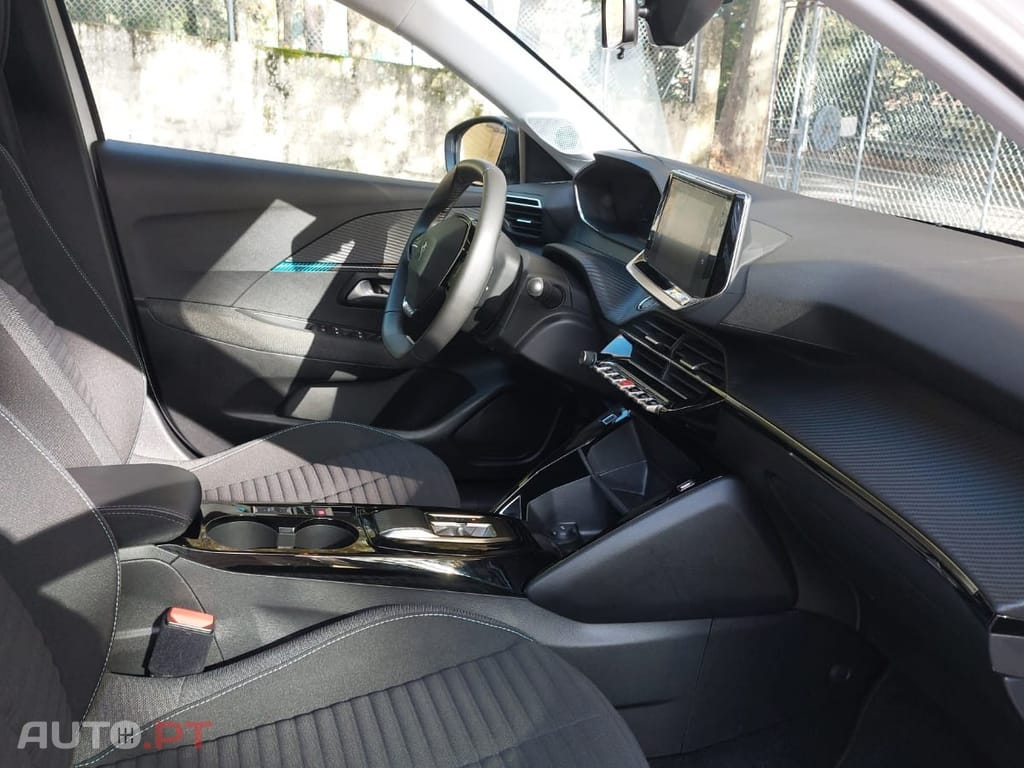 Peugeot E-208 50 kWh Style