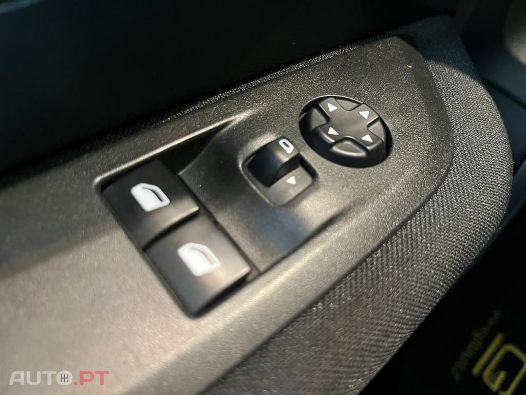 Peugeot E-208 Active Business I.V.A DEDUTÍVEL