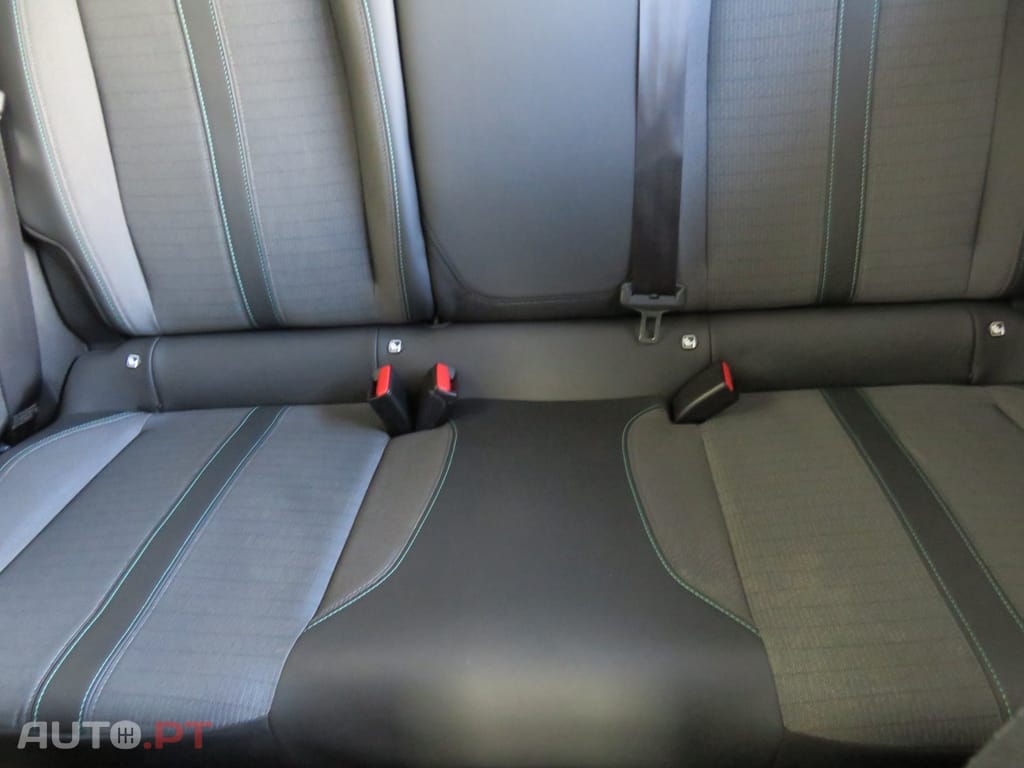 Peugeot E-2008 Allure Pack 100