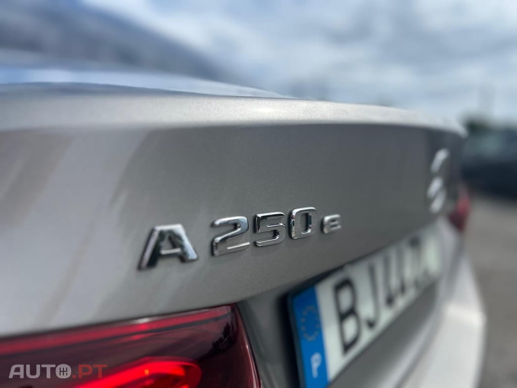Mercedes-Benz A 250 e 8G-DCT AMG Line Advanced