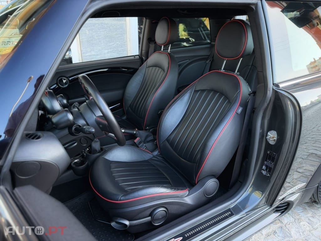 MINI Cooper John Cooper Works