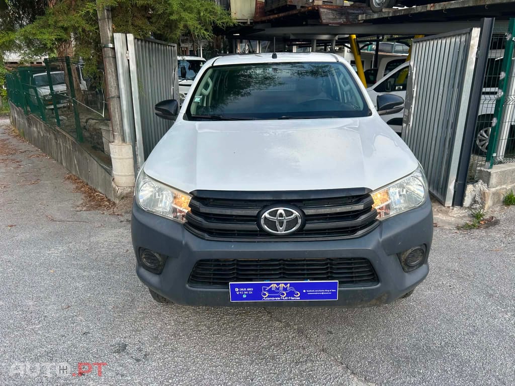 Toyota Hilux X-Cab 4x4 2.4D-4D 150cv