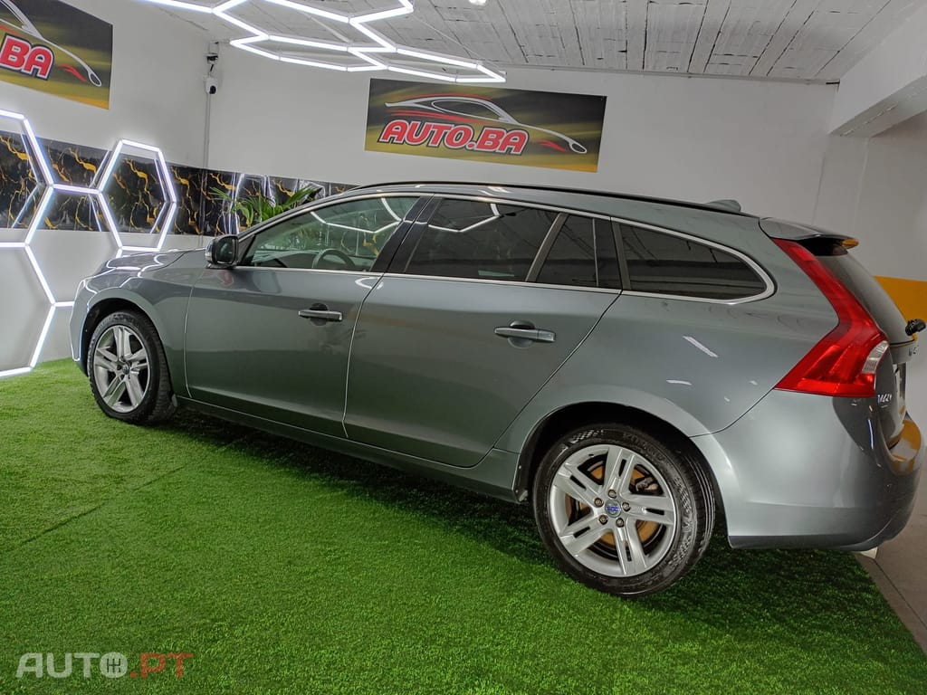 Volvo V60 2.0 D2 R-Design Momentum