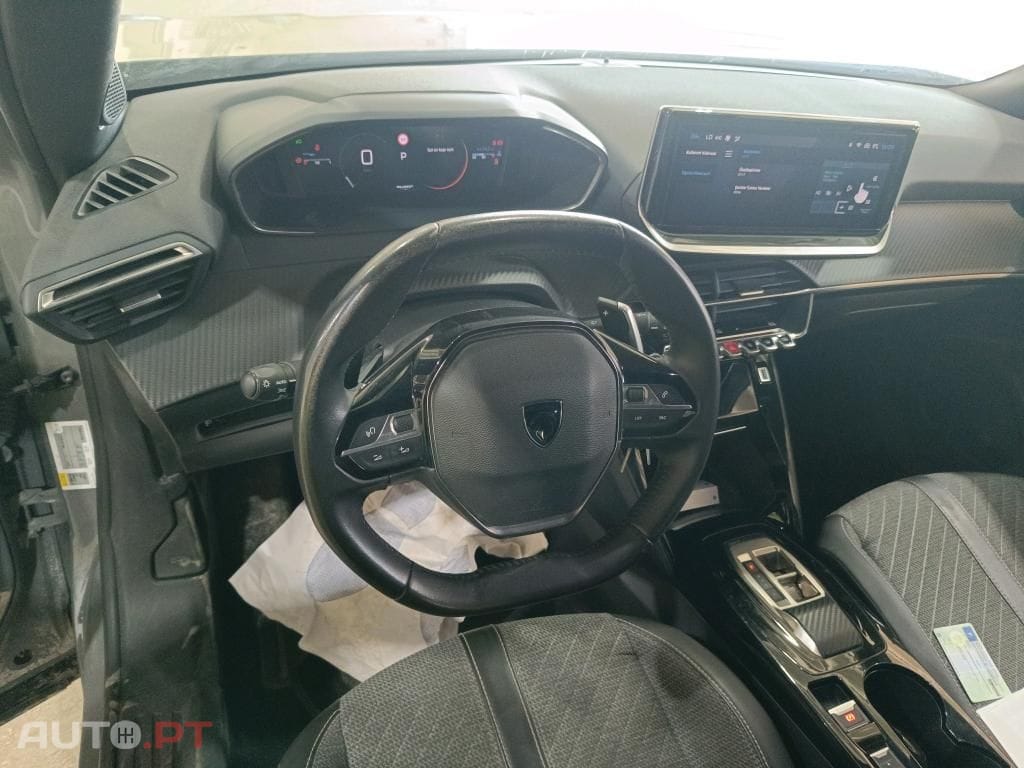 Peugeot 2008 1.2 PureTech Allure EAT8