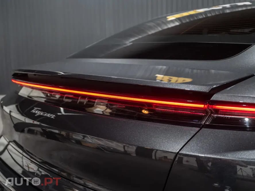 Porsche Taycan 4