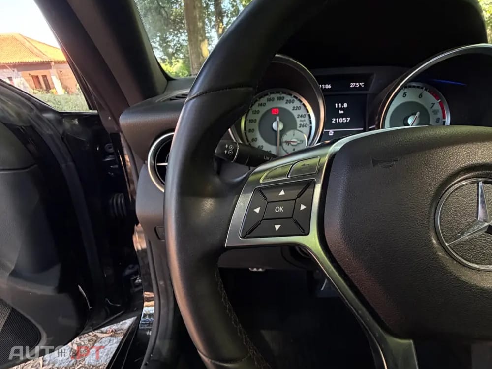 Mercedes-Benz SLK 200 Outro