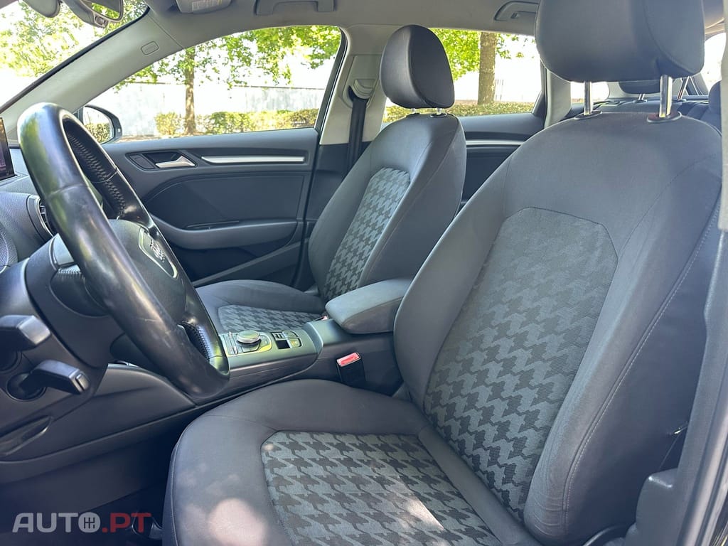 Audi A3 Sportback 1.6 TDi Business Line Attraction S tronic