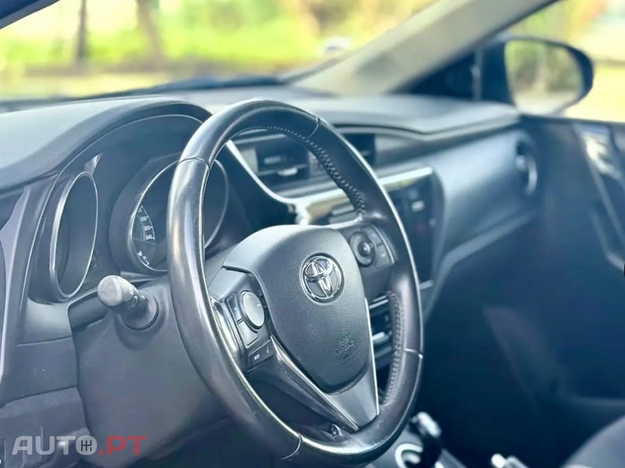 Toyota Auris Touring Sports Confort P. Sports