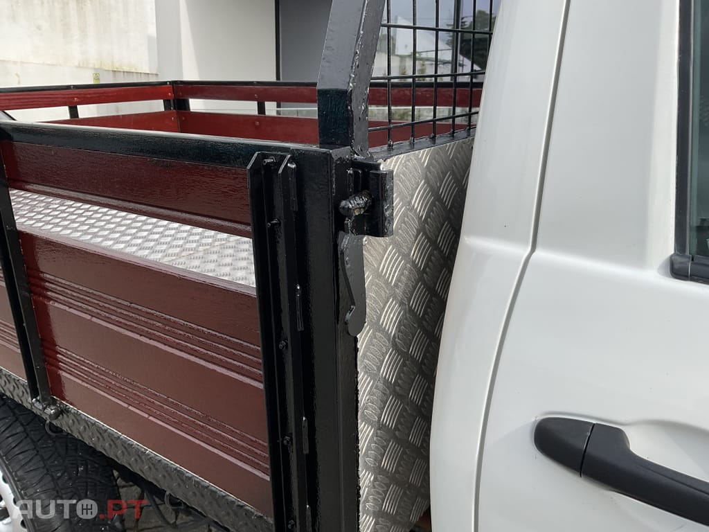 Toyota Hilux 2.4 D-4D 2WD CE