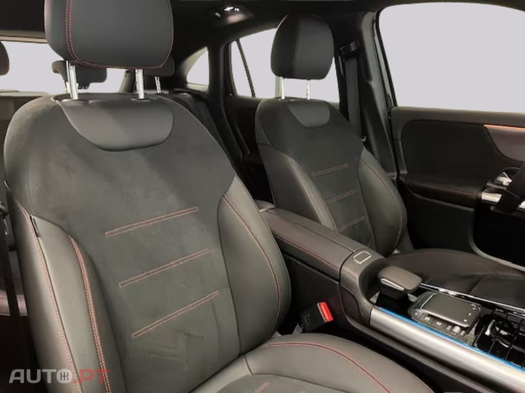 Mercedes-Benz EQA 300 4Matic AMG I.V.A DEDUTÍVEL 