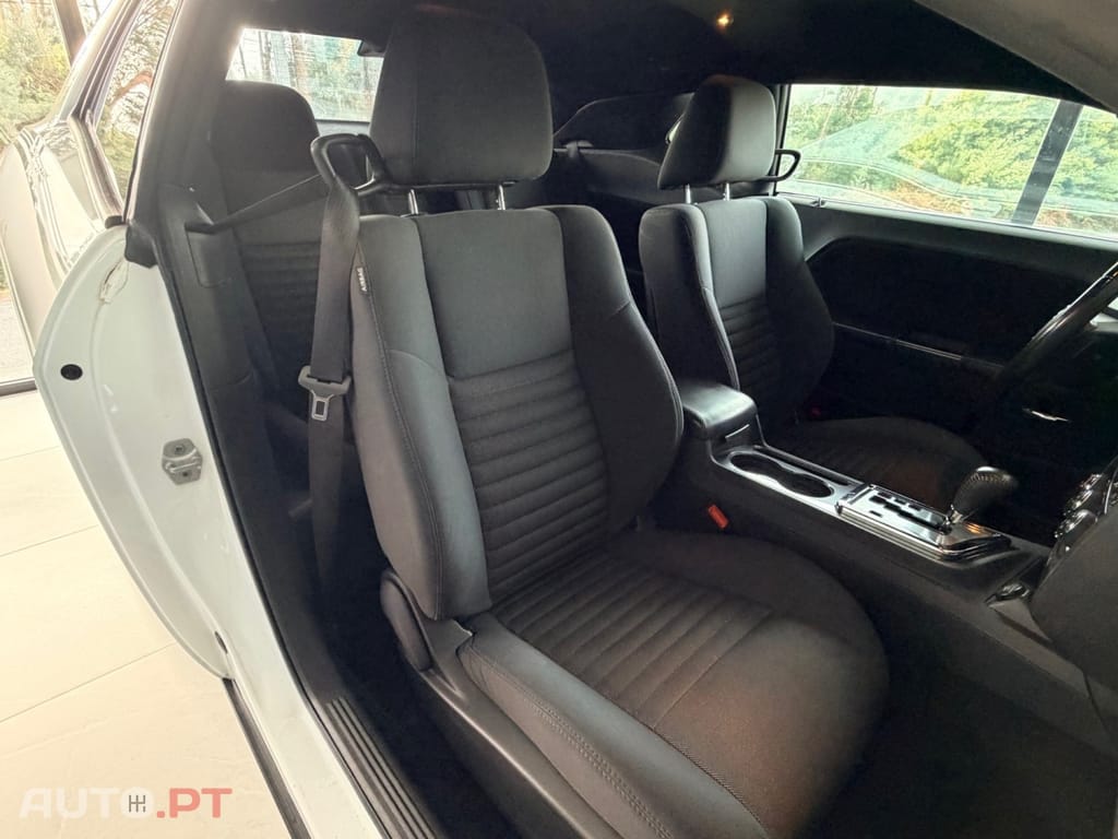 Dodge Challenger Auto SXT Plus