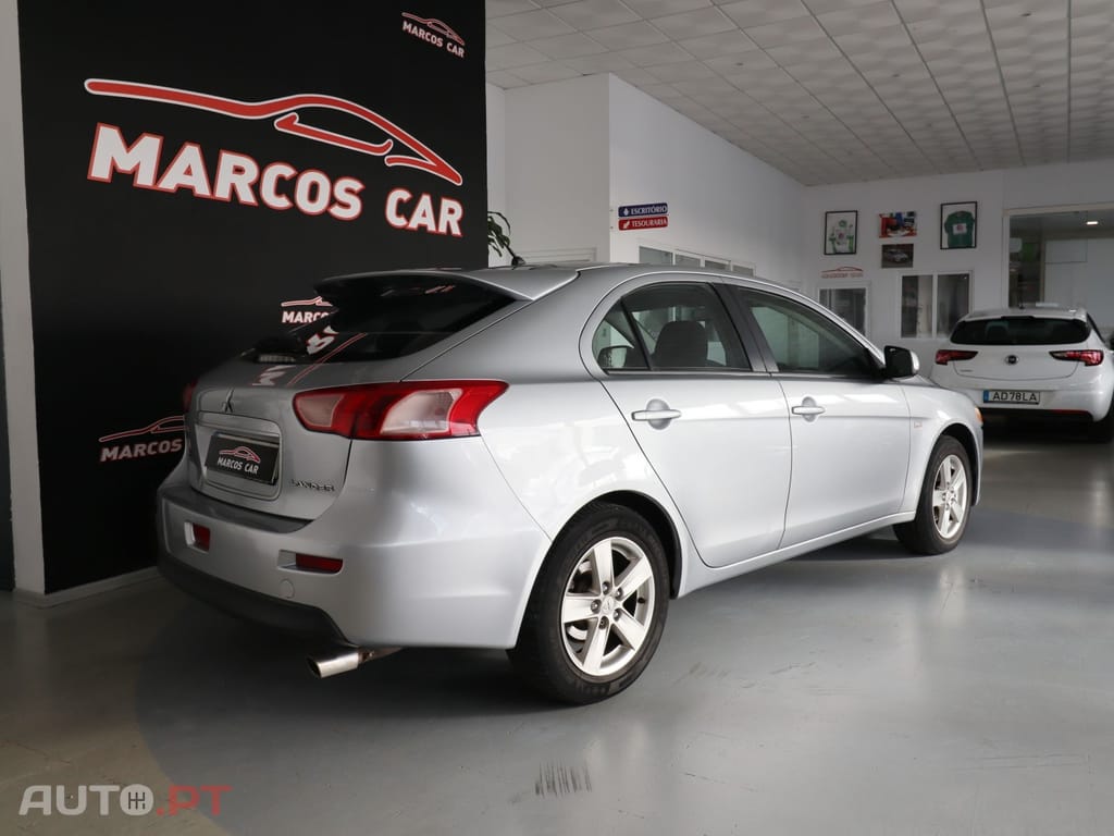 Mitsubishi Lancer 1.5 Inform