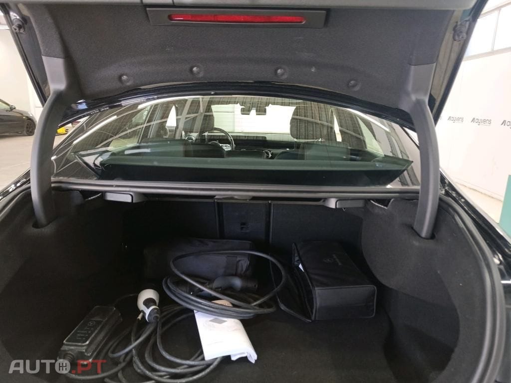 Mercedes-Benz A 250 e AMG Line