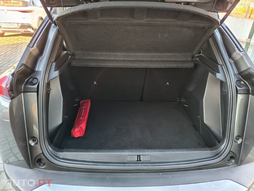 Peugeot 2008 1.2 PureTech Allure EAT8