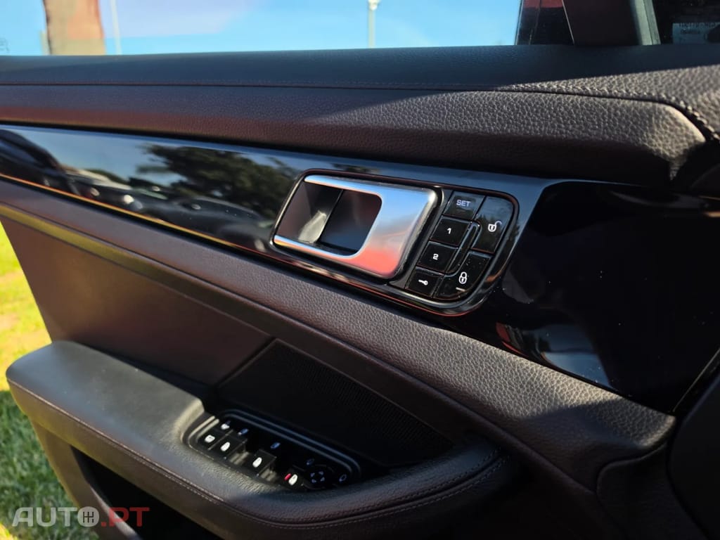 Porsche Panamera 4 E-Hybrid