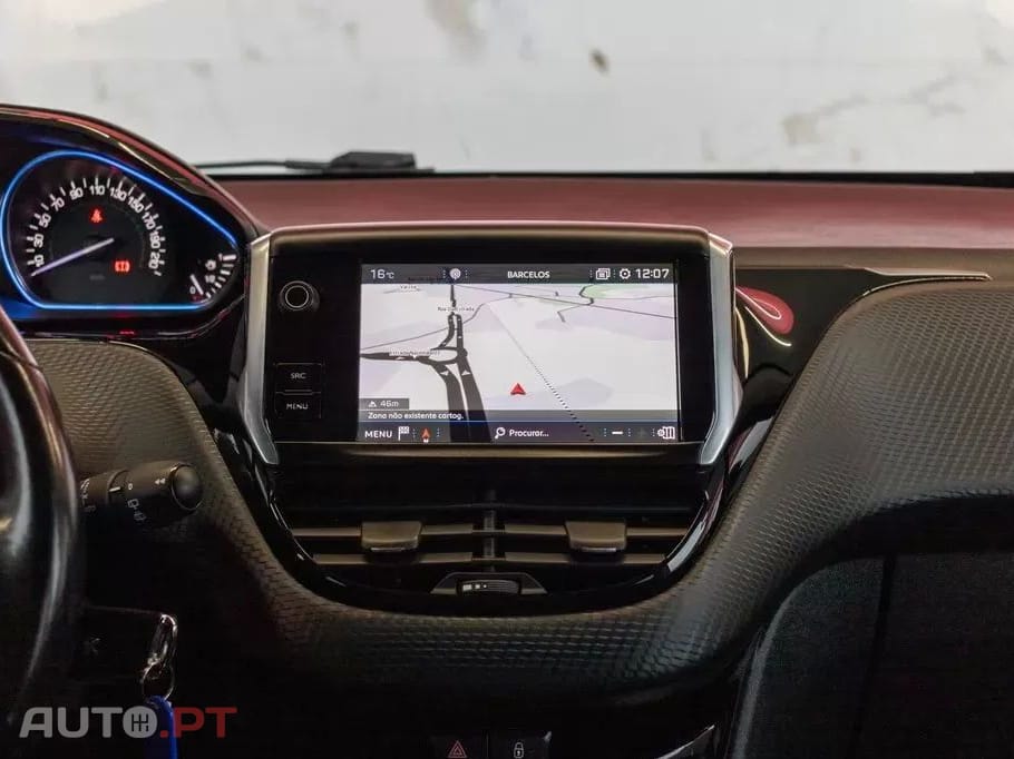 Peugeot 2008 1.6 BlueHDi EAT6 Allure