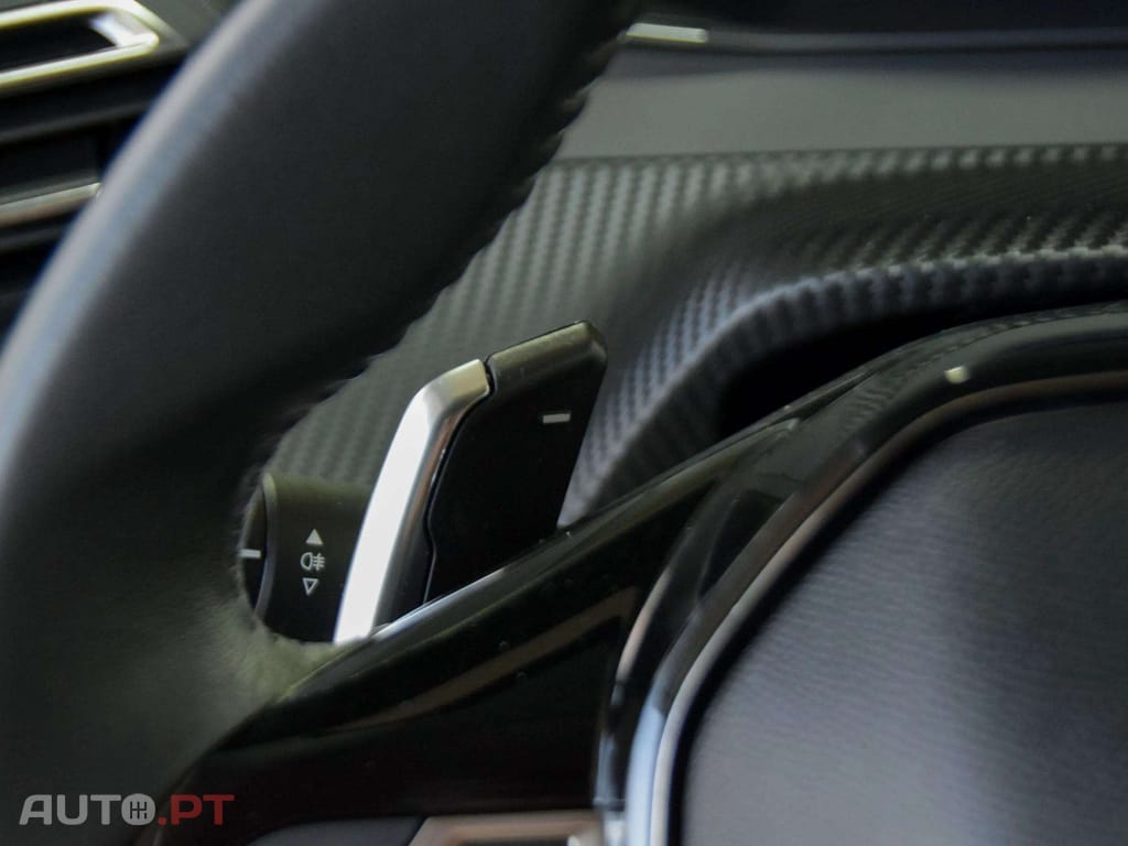 Peugeot 208 1.2 Hybrid Allure e-DCS6