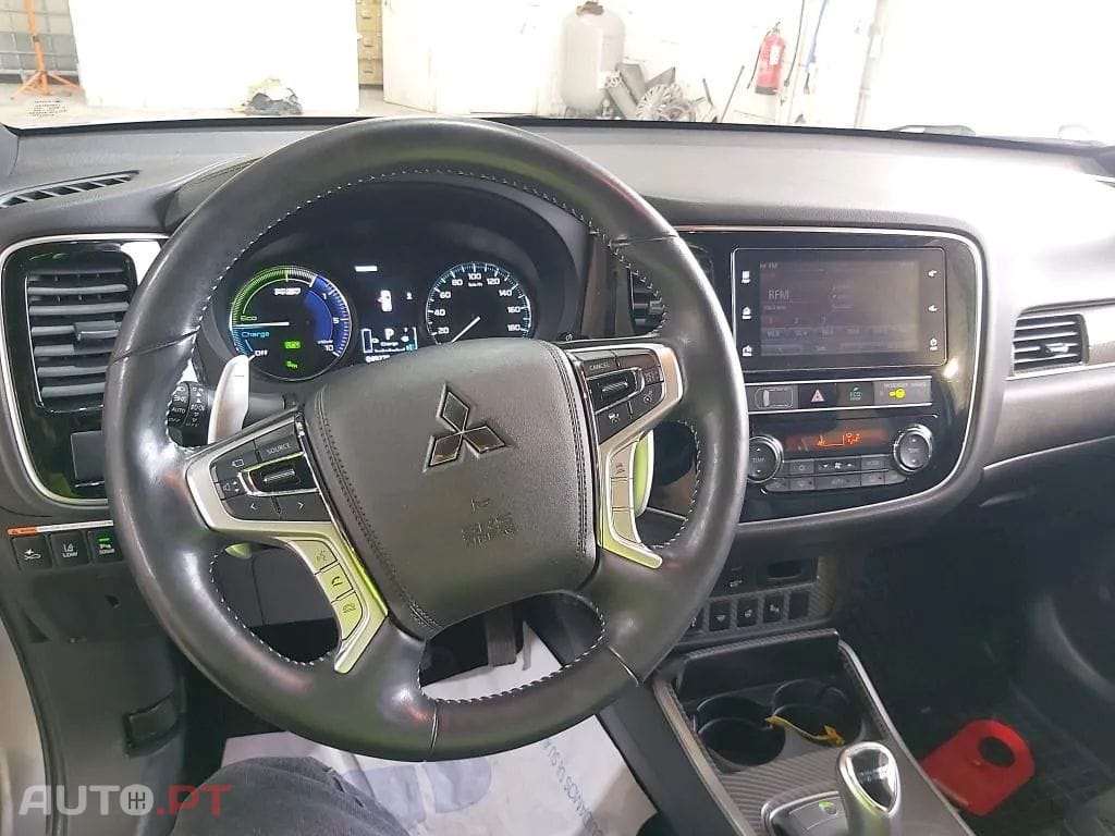 Mitsubishi Outlander 2.4 PHEV Instyle
