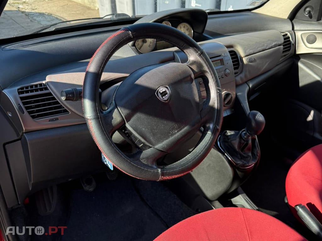 Lancia Ypsilon 1.2CC 80 CV