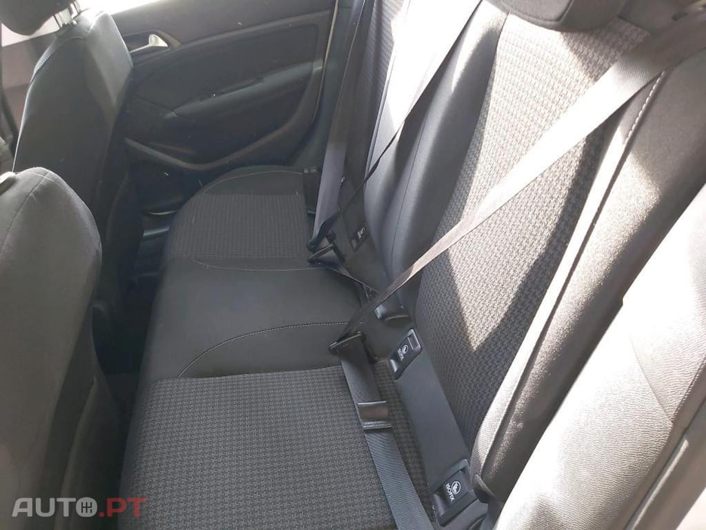 Peugeot 308 1.5 BlueHDi Business Line