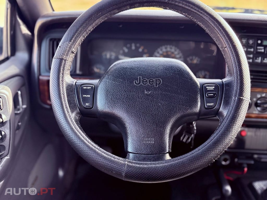 Jeep Grand Cherokee 2.5 TD Official