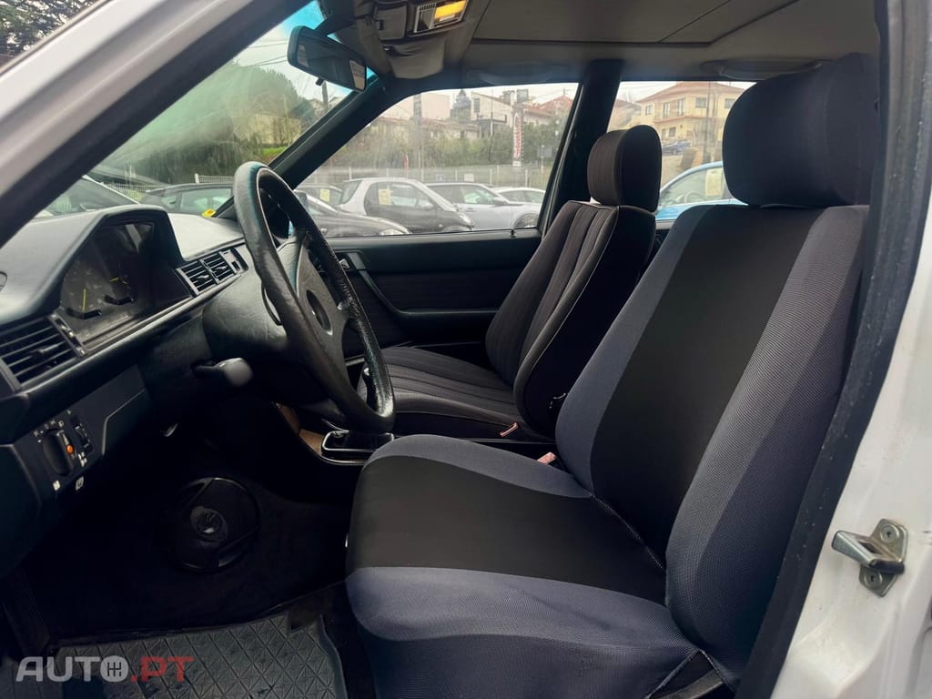 Mercedes-Benz E 200 D