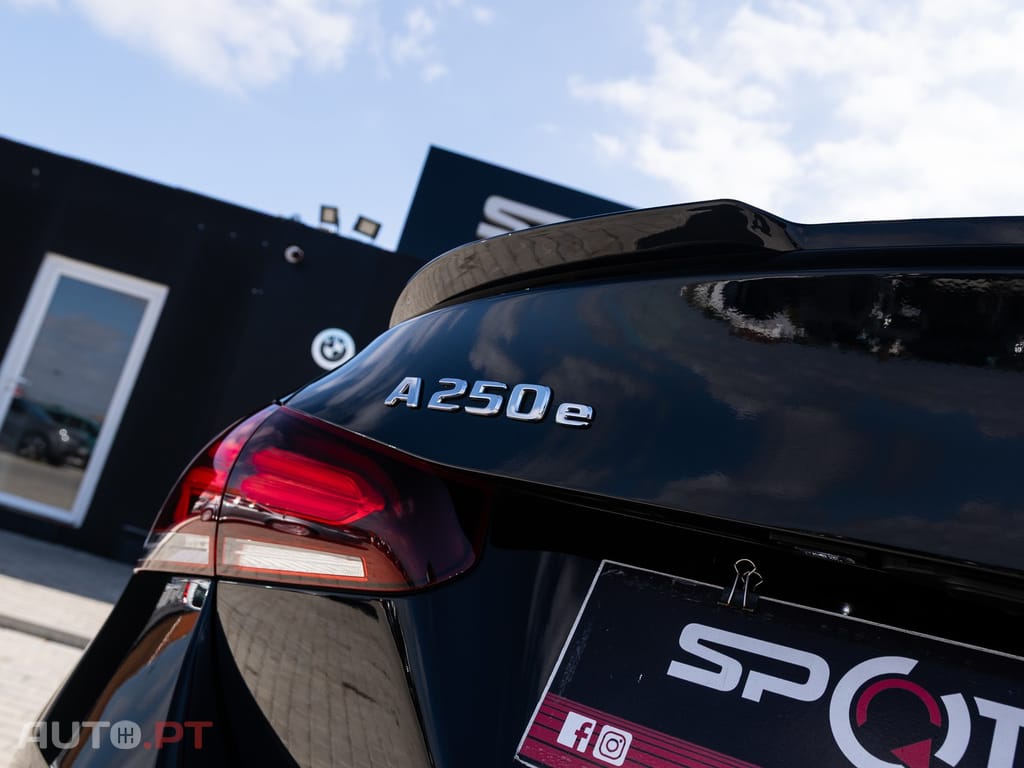 Mercedes-Benz A 250 e 8G-DCT AMG Line — fotografia 10