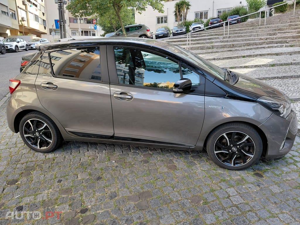 Toyota Yaris 1.5 HSD Square Collec.Grey