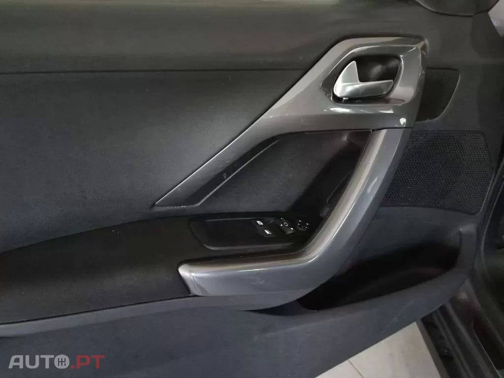 Peugeot 2008 1.2 PureTech Allure