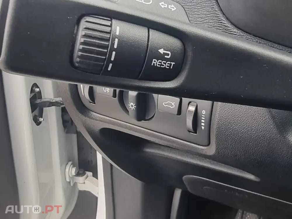 Volvo V40 2.0 D2 R-Design