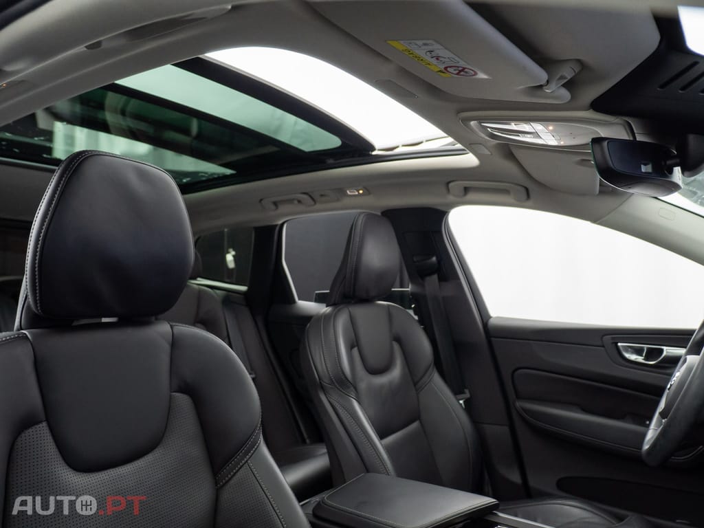 Volvo XC60 2.0 T6 PHEV Plus Dark