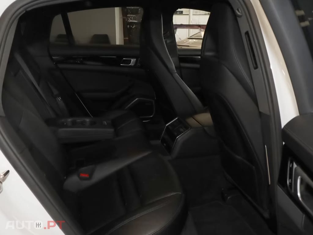 Porsche Panamera 4 E-Hybrid