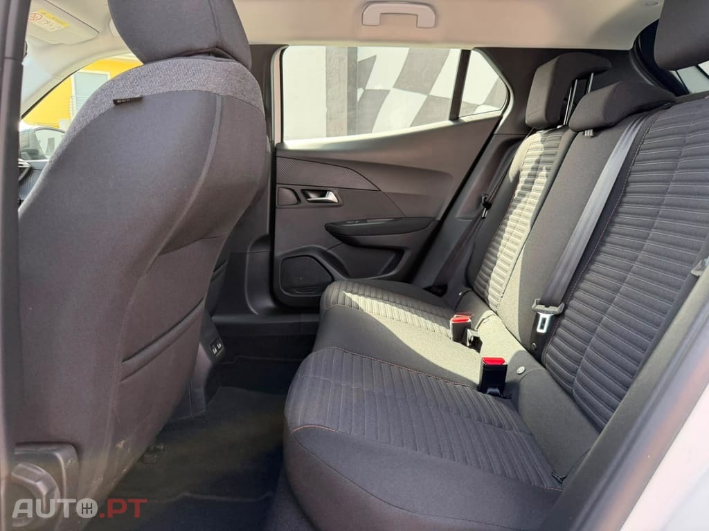 Peugeot 2008 1.2 PureTech Active Pack EAT8