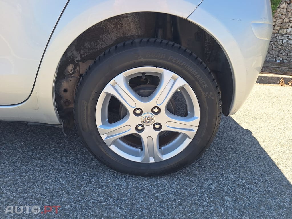 Toyota Yaris 1.0 VVT-i Sport