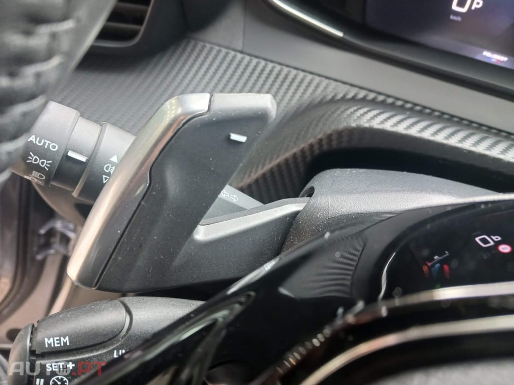 Peugeot 2008 1.2 PureTech Allure EAT8