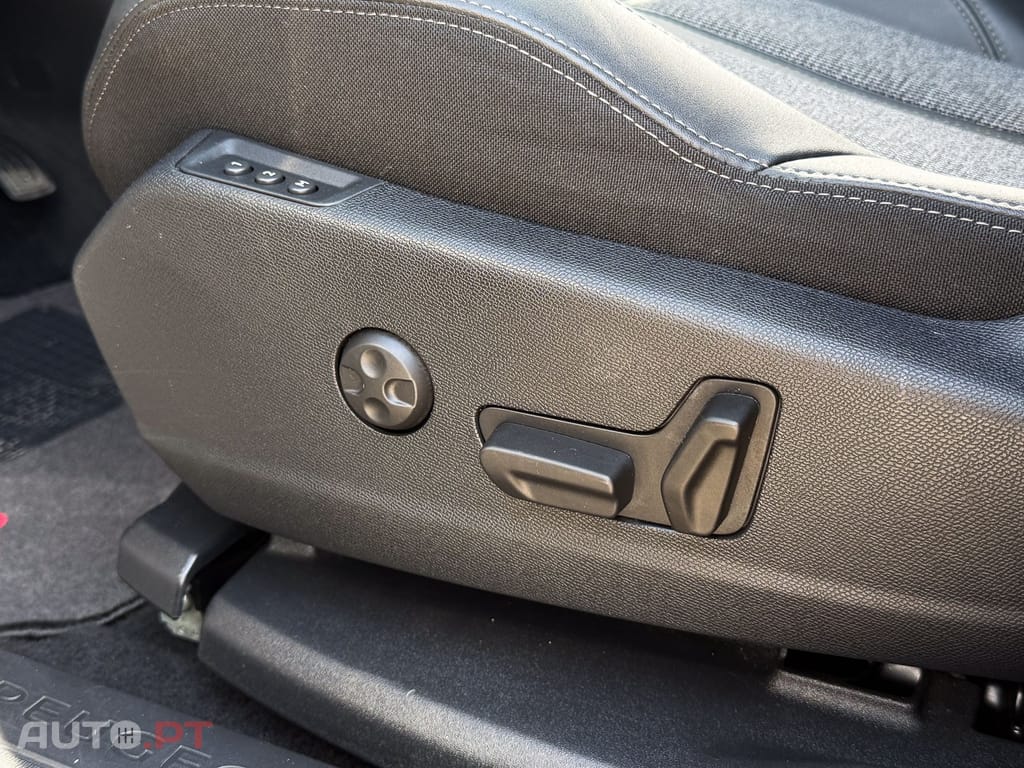 Peugeot 3008 1.6 Hybrid Allure e-EAT8